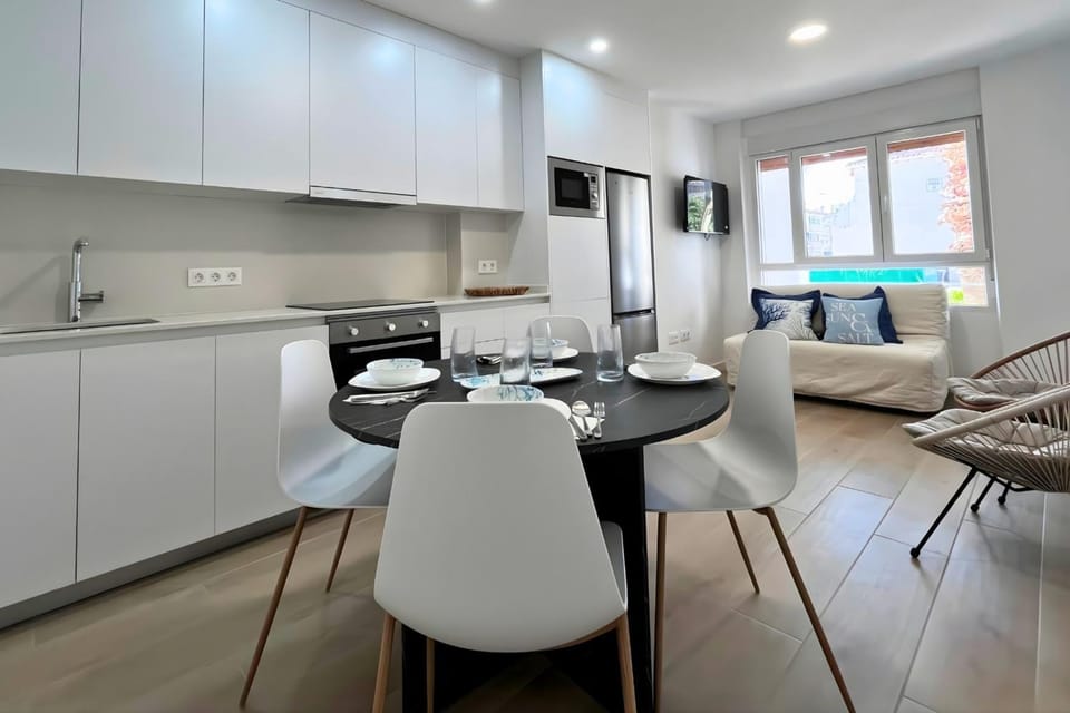 Kitchen or kitchenette, Seating area, Dining area, dishwasher, oven, stove