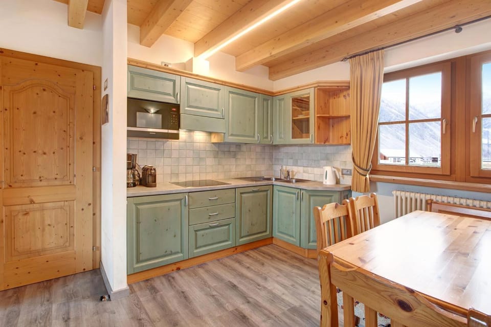 Kitchen or kitchenette, Living room