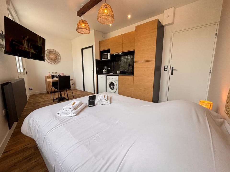 Bed, TV and multimedia