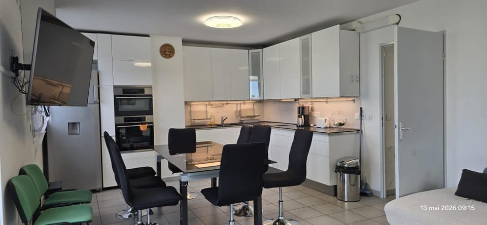 Communal lounge/ TV room, Living room, Dining area, dishwasher
