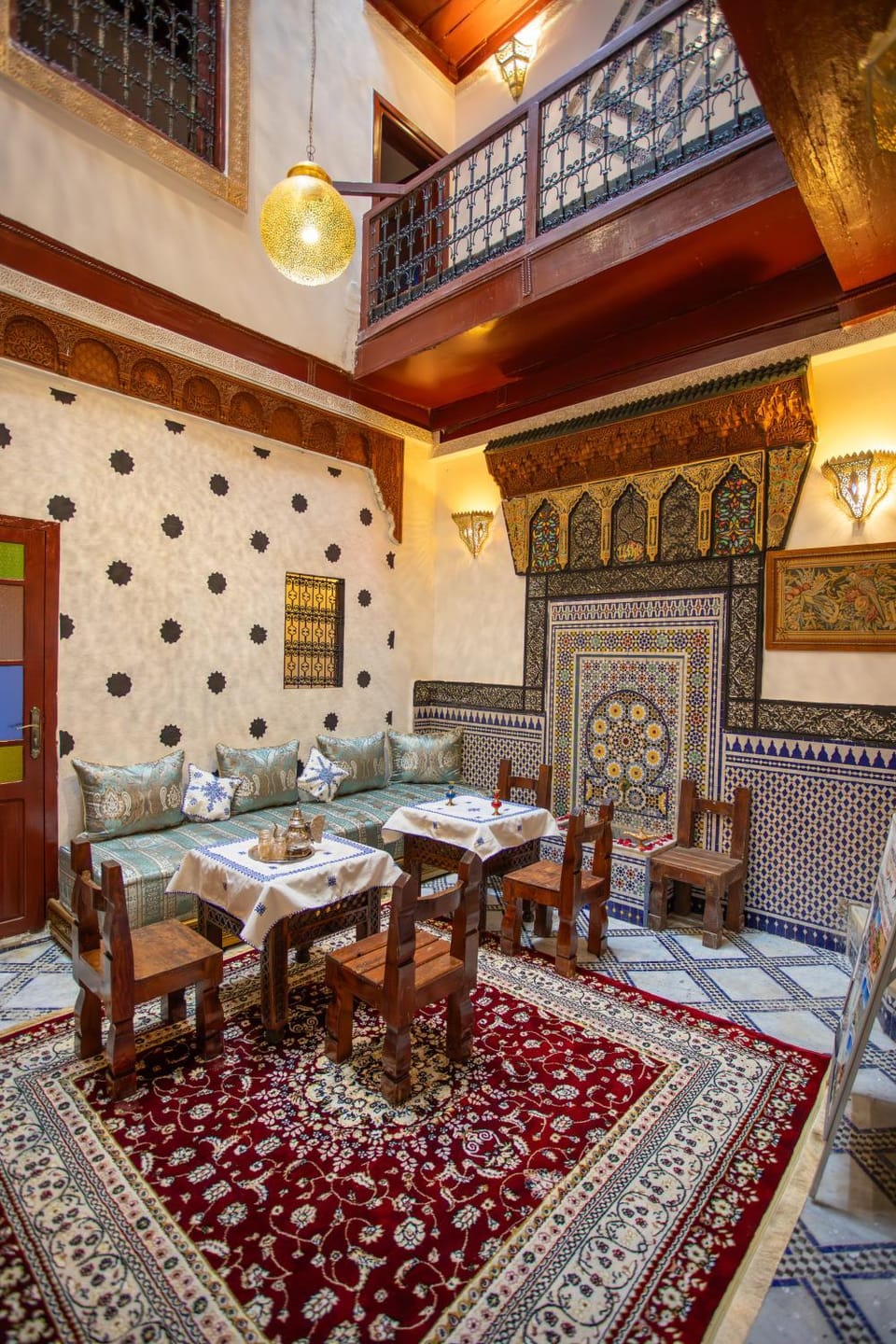 Property building, Restaurant/places to eat, Breakfast