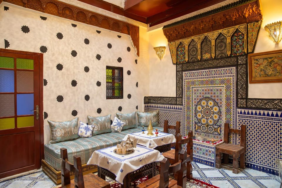 Property building, Restaurant/places to eat, Breakfast