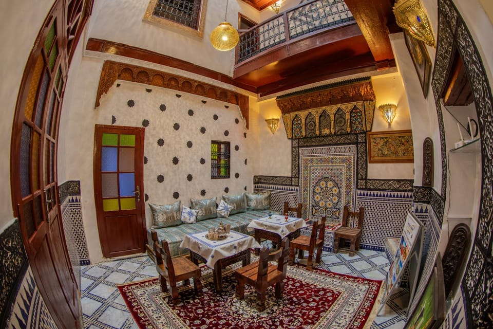 Property building, Restaurant/places to eat, Breakfast