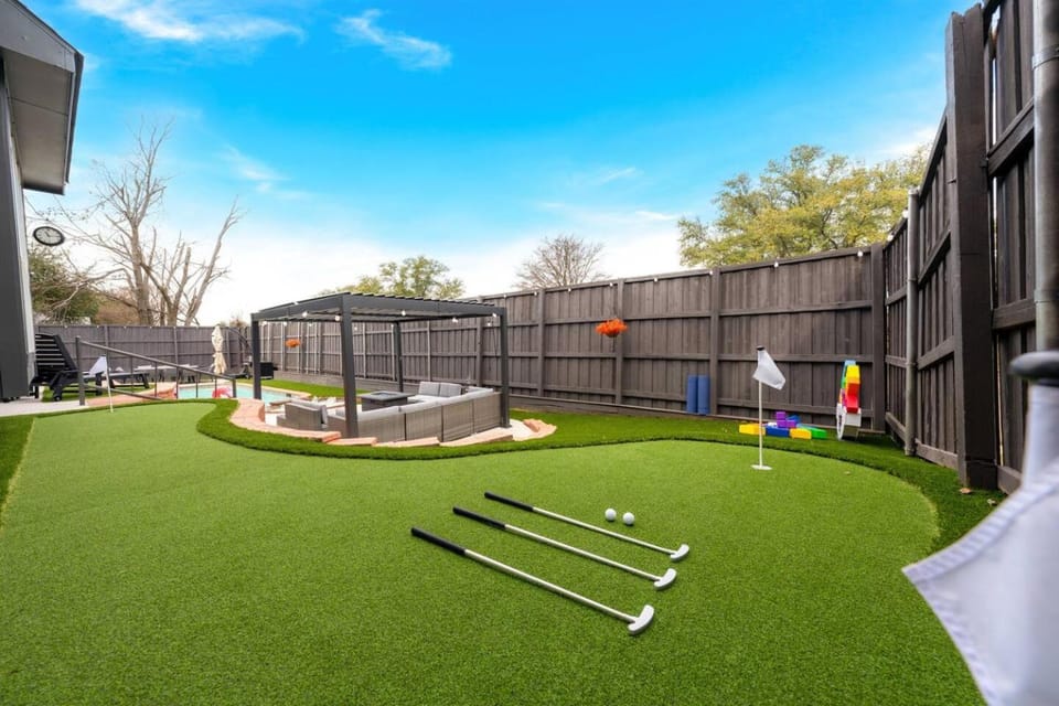 Lone Star Escape: Pool & Spa, Putting Green, Games House in Allen