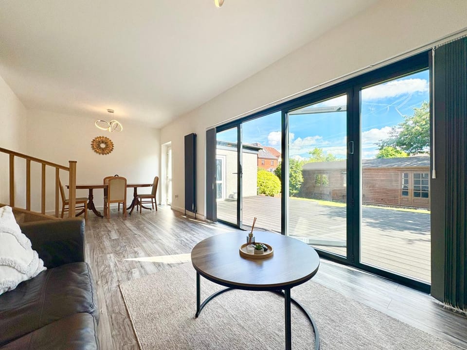 View (from property/room), Living room, Seating area