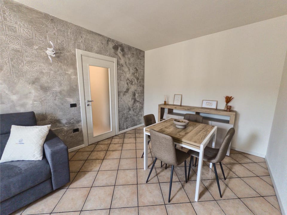 Living room, Seating area, Dining area, internet