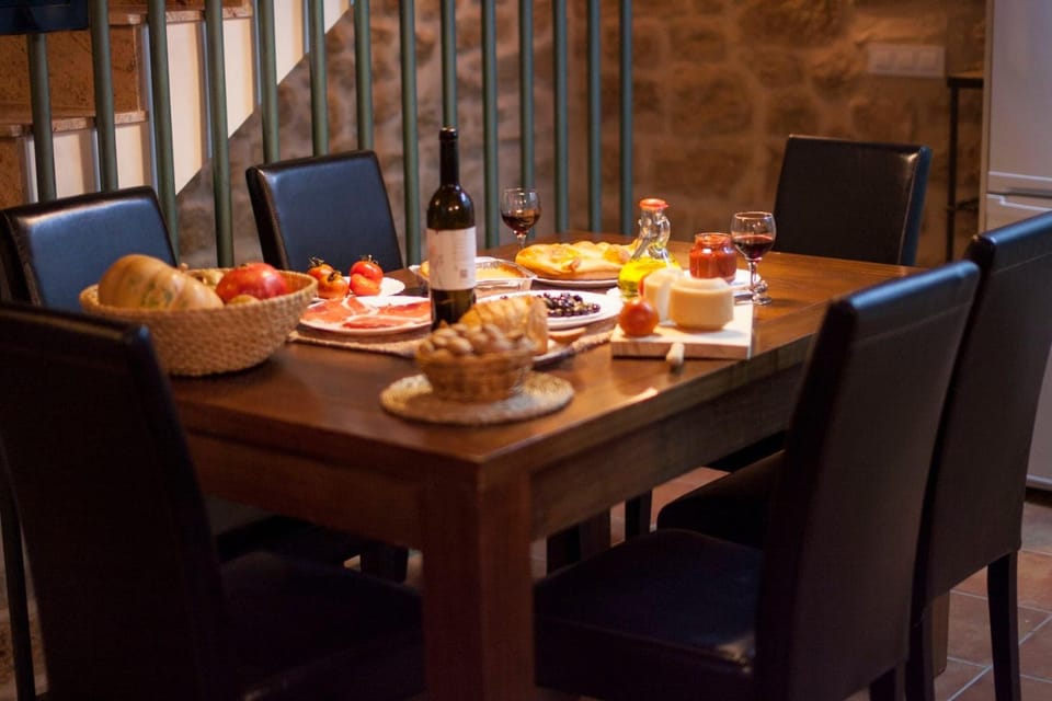 Food and drinks, Dining area, Breakfast