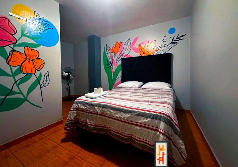 Bed, TV and multimedia, Photo of the whole room, towels