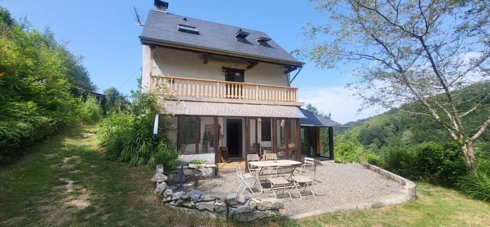 Sarramea Jungle Retreat House in Occitanie