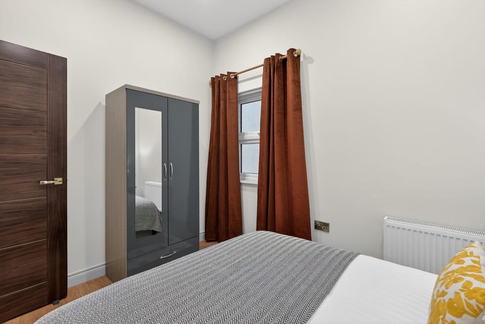 Bed, Photo of the whole room, Bedroom, wardrobe