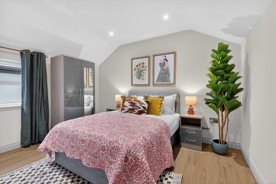 Bed, Photo of the whole room, Bedroom