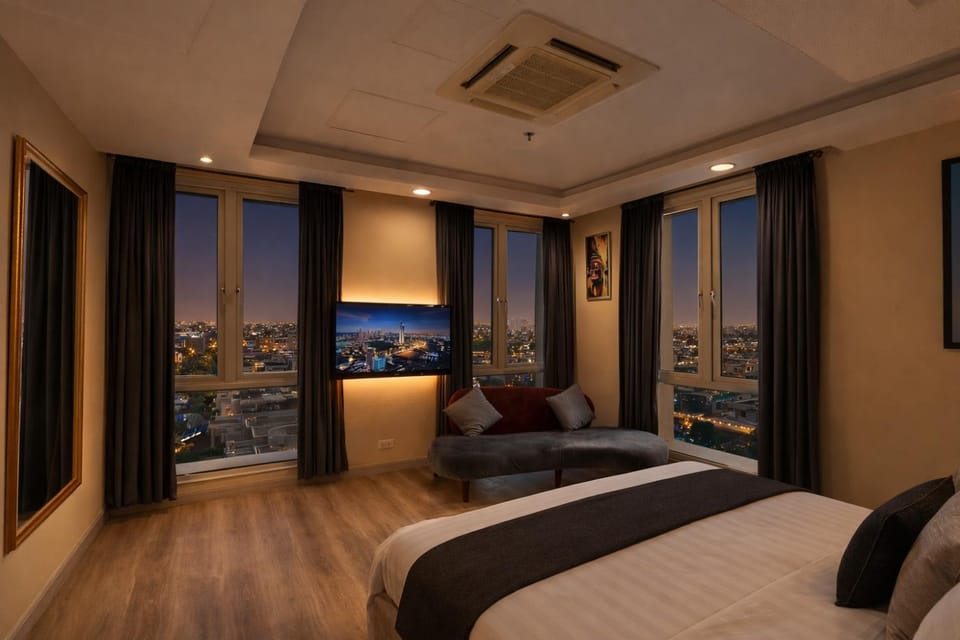 Bed, TV and multimedia, View (from property/room), Photo of the whole room, Bedroom, City view