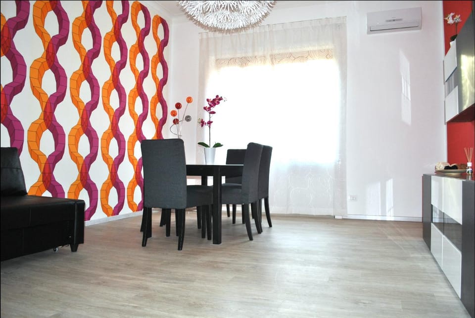 Day, Living room