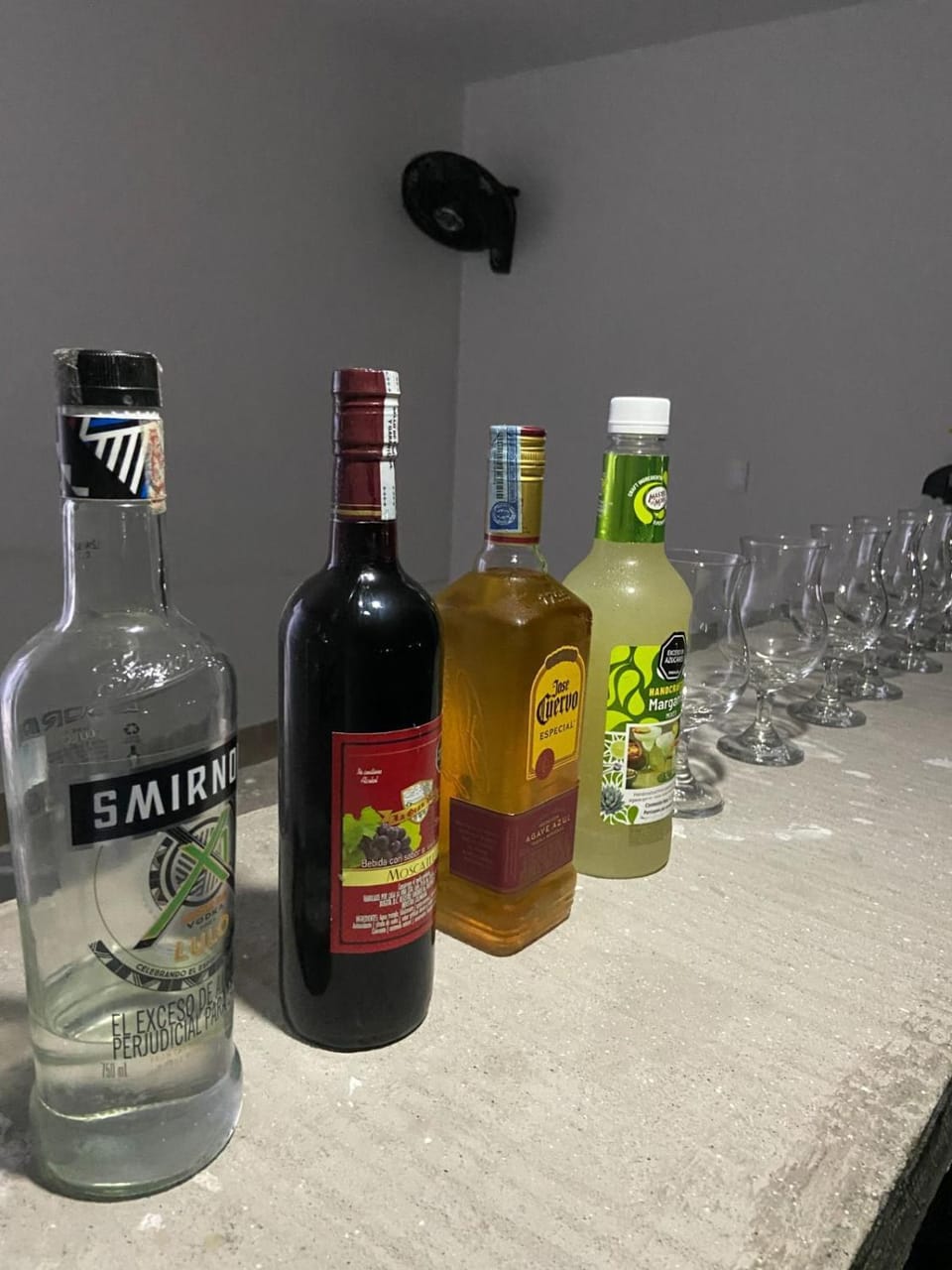 Lounge or bar, Alcoholic drinks