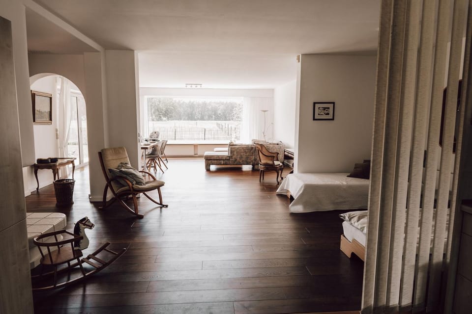 Living room, Photo of the whole room