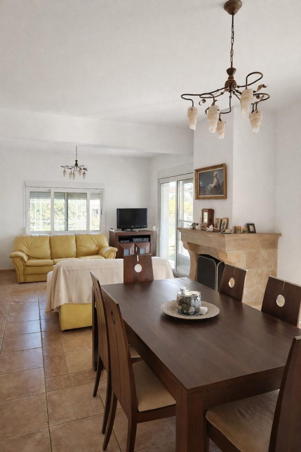 Living room, Dining area, fireplace