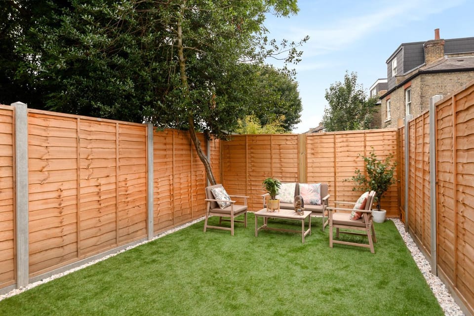 2BR House with Garden, Parking Stratford, London Apartment in London