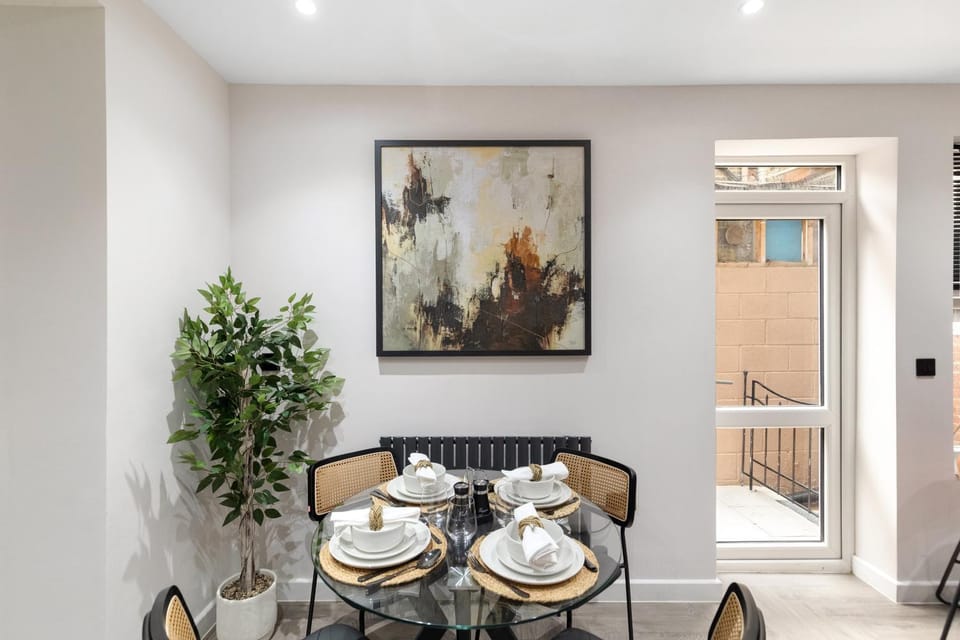 2BR House with Garden, Parking Stratford, London Apartment in London