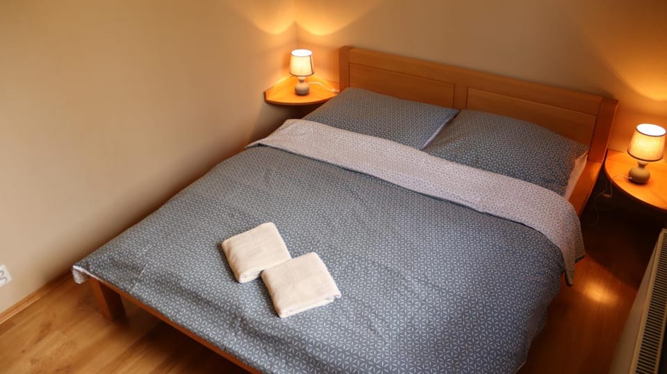 Bed, Photo of the whole room, Bedroom, towels