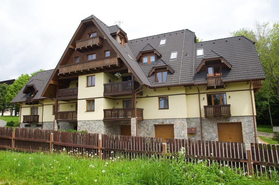 Property building, Spring, Neighbourhood, Natural landscape, Area and facilities