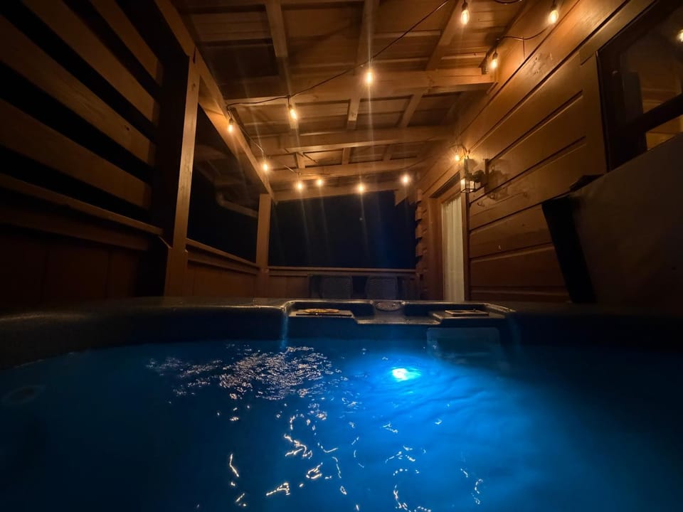 Night, Hot Tub, Hot Tub