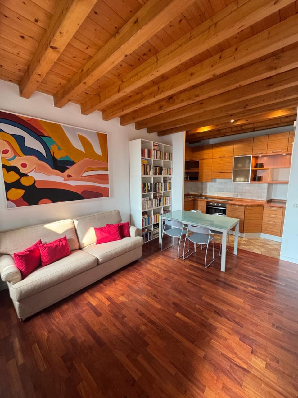 Kitchen or kitchenette, Living room, Seating area, Dining area