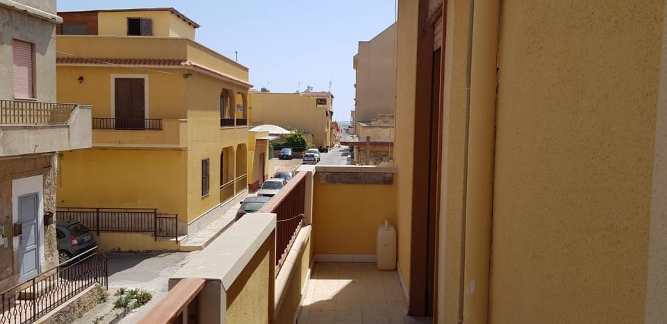 Property building, Balcony/Terrace, Street view