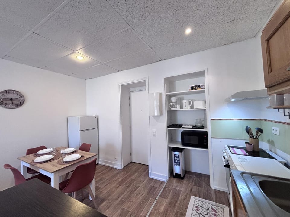 Dining area, microwave, oven, stove, toaster, kitchen