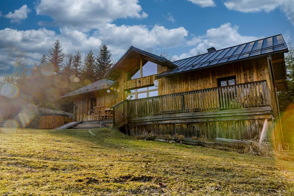 Lotna Pszczoła dom przy strumyku z balią pod gwiazdami House in Lesser Poland Voivodeship