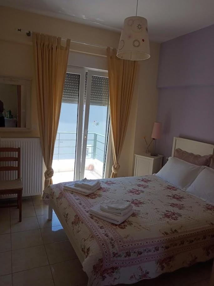 EFFIE'S VACATION by the sea House in Peloponnese, Western Greece and the Ionian