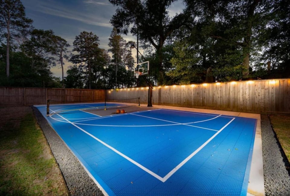 2King Suites HeatedPool Arcade and Pickleball House in Cypress