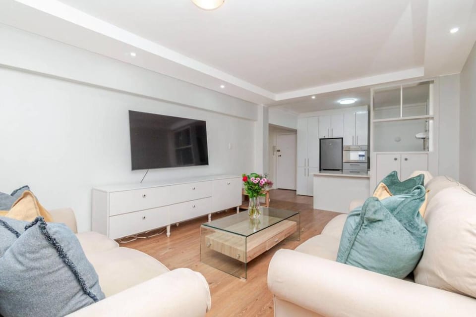 2 Bedroom Apt Pont du Gard Apartment in Cape Town