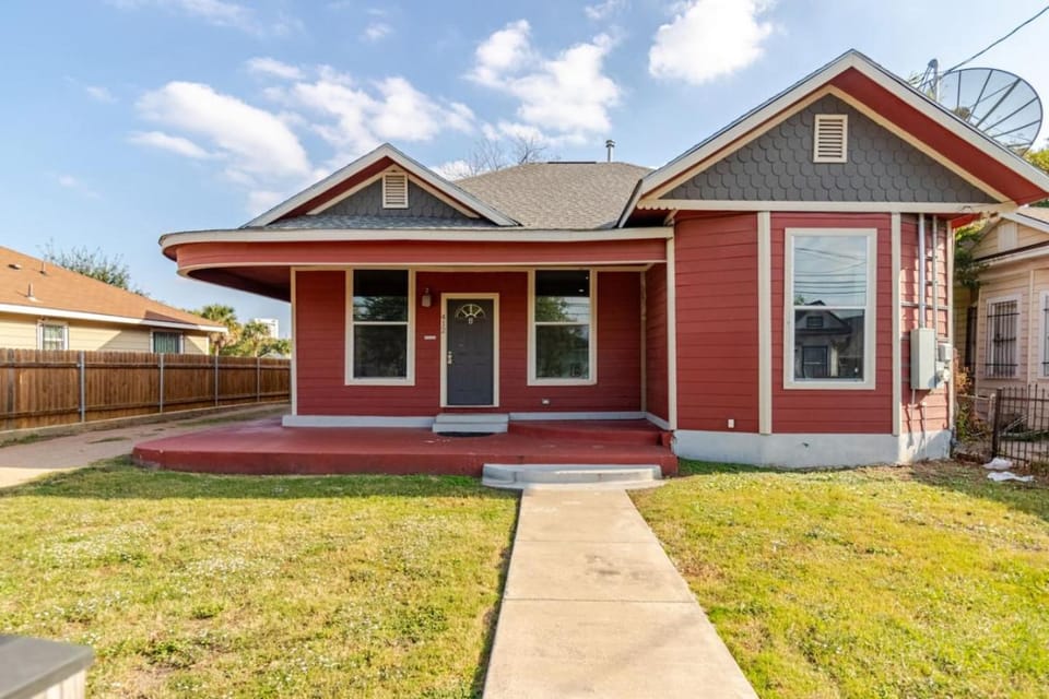Family Teams Ministry Retreat Sleeps 10 Spacious Stay House in San Antonio