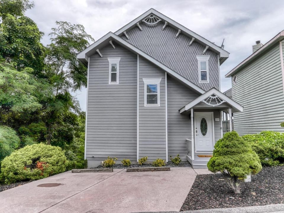 Tranquility Skies MTN View Sauna Jacuzzi MORE House in Gatlinburg