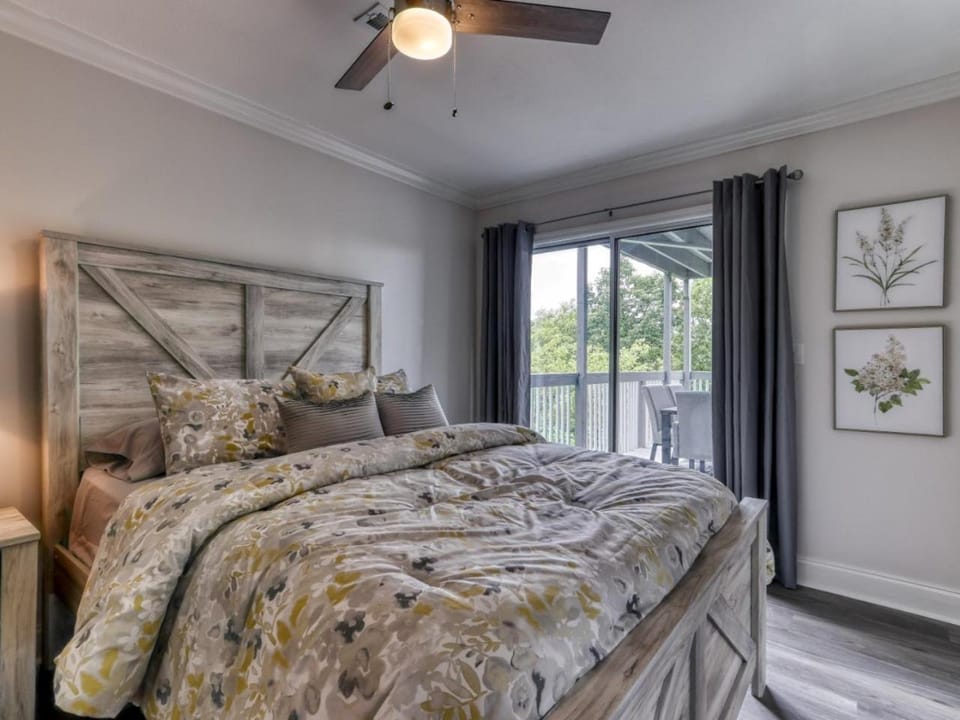 Tranquility Skies MTN View Sauna Jacuzzi MORE House in Gatlinburg