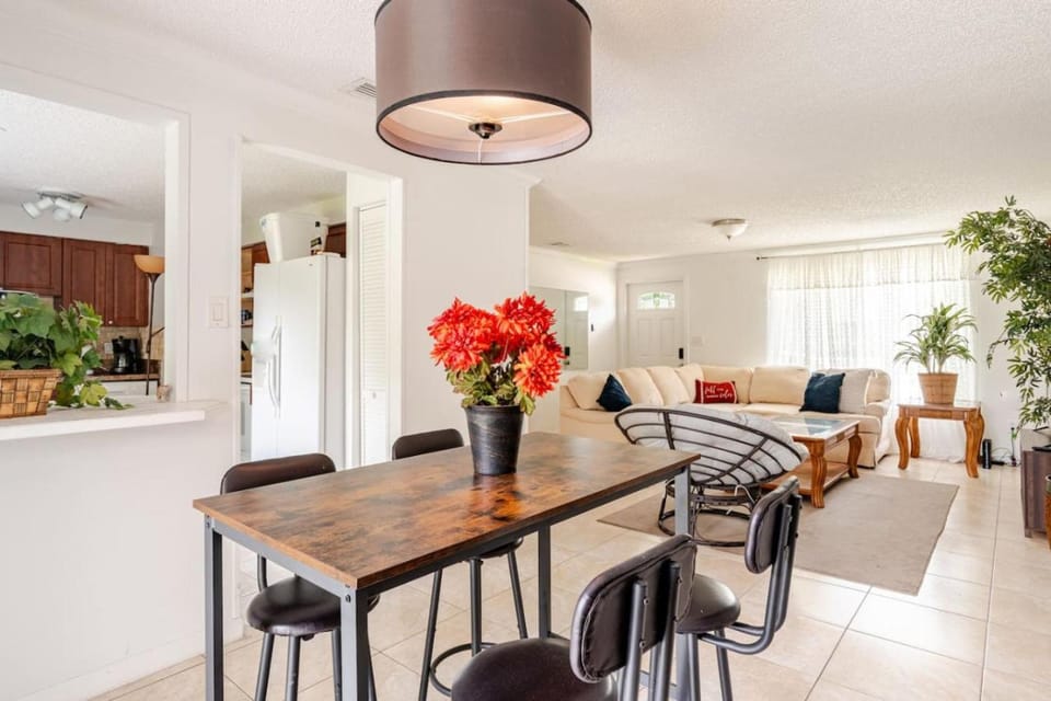Seating area, Dining area