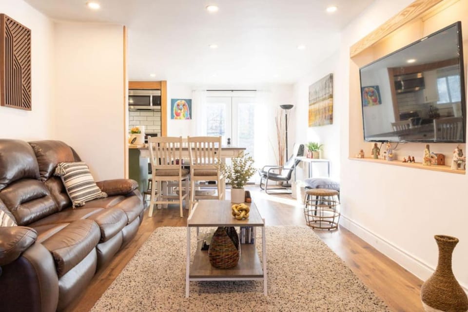 Tropical and Modern Family Duplex) House in Waterloo