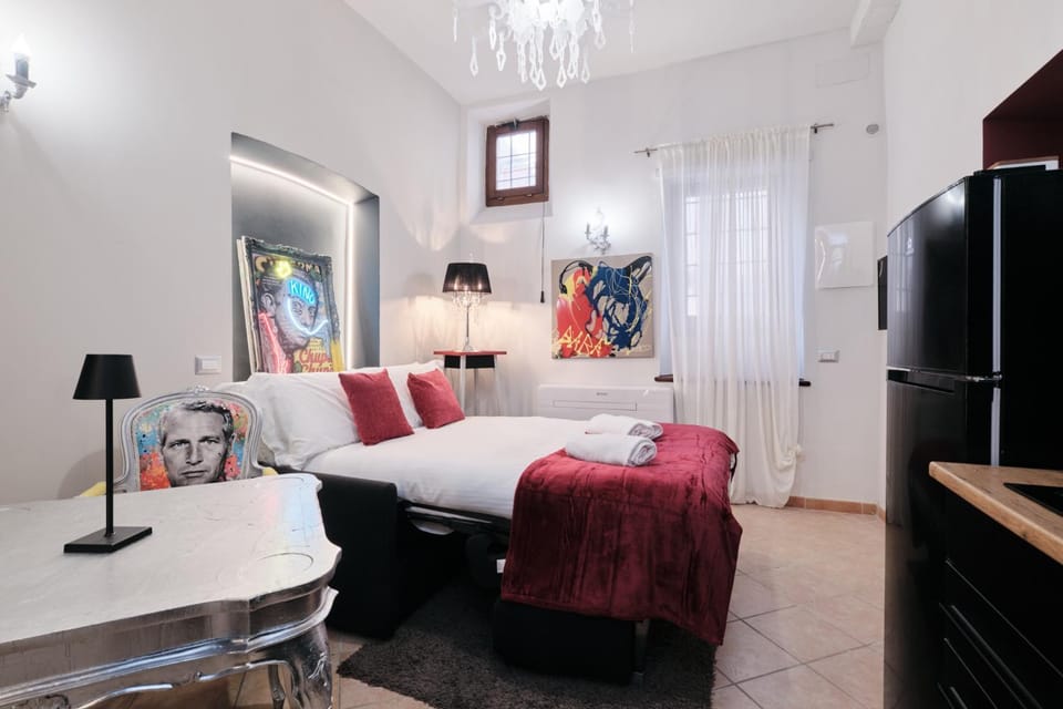 TV and multimedia, Kitchen or kitchenette, Living room, Seating area, air conditioner