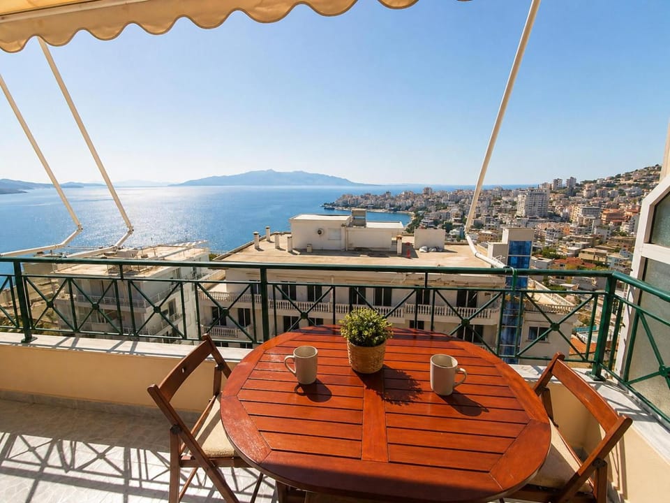 View (from property/room), Balcony/Terrace, City view, Sea view