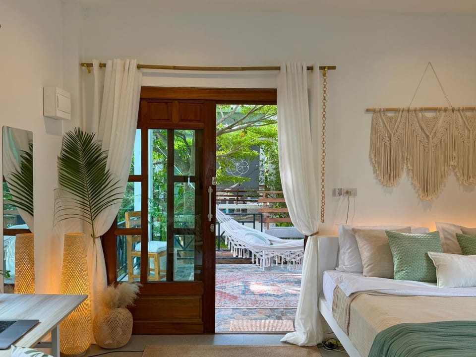 Patio, Day, Balcony/Terrace