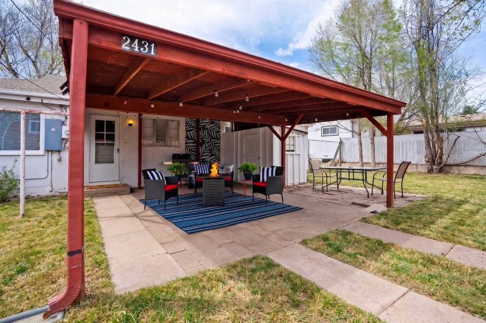 Fairway Bungalow Pet-Friendly w Enclosed Yard House in Colorado Springs