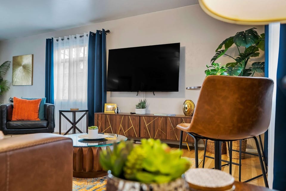 Fairway Bungalow Pet-Friendly w Enclosed Yard House in Colorado Springs
