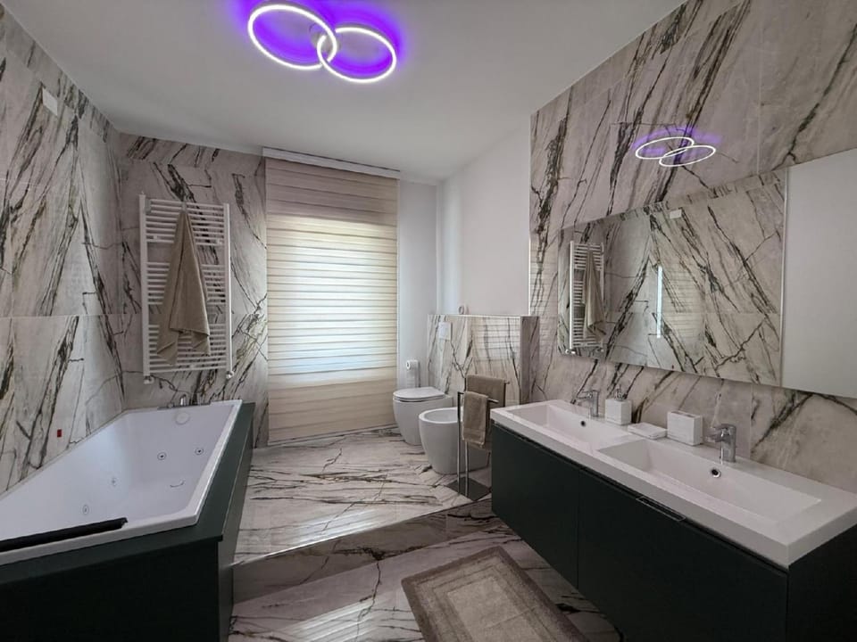 Hot Tub, Bathroom, Bath