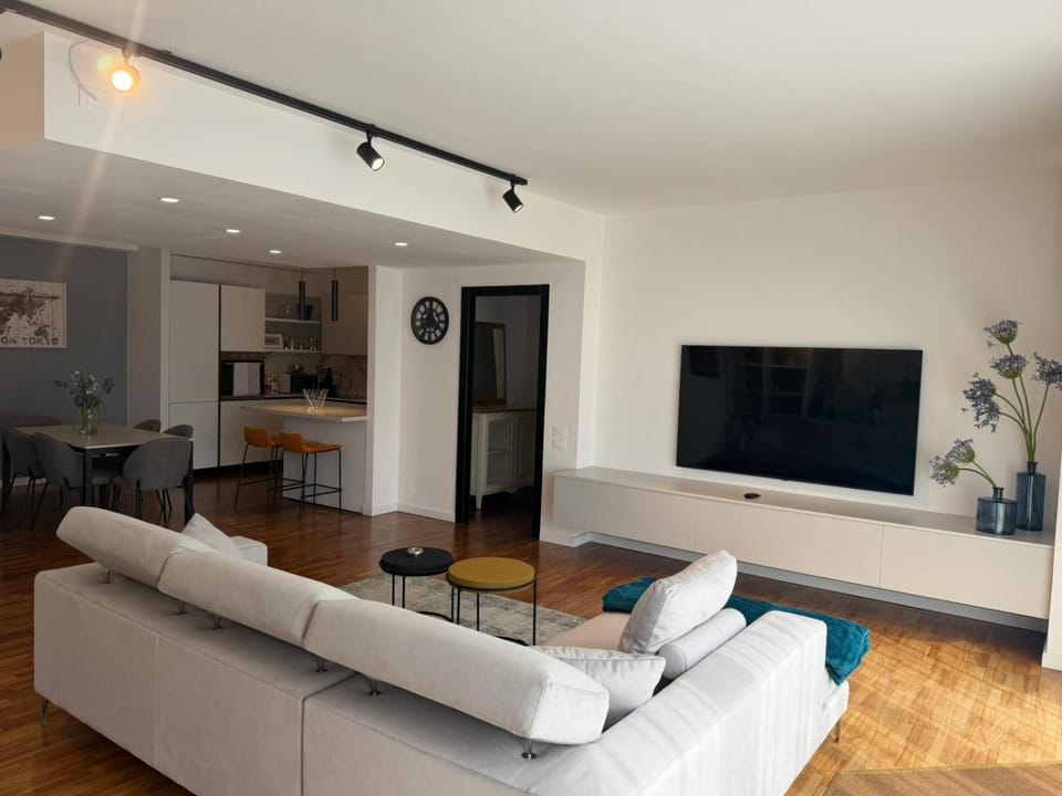 Communal lounge/ TV room, TV and multimedia, Seating area