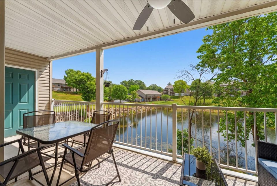 Pond View Getaway at Fall Creek House in Branson