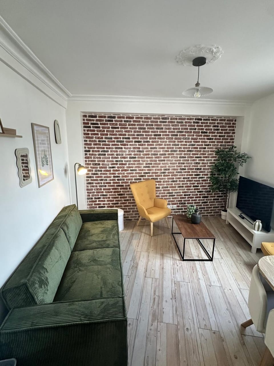 Communal lounge/ TV room, Living room