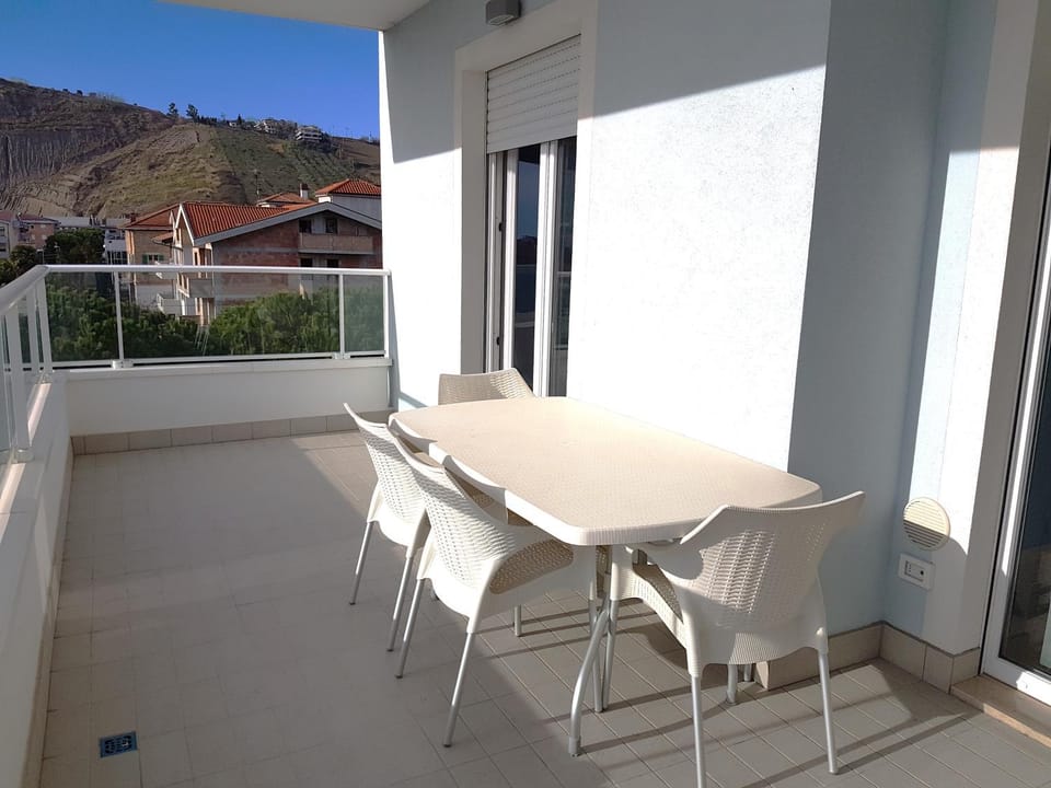 View (from property/room), Balcony/Terrace, City view