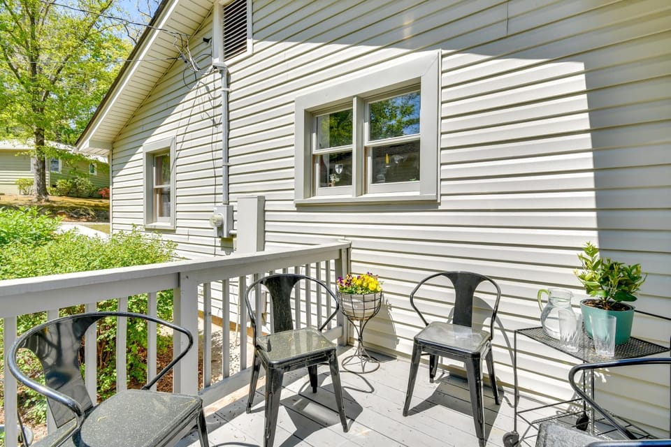 Near Horse Shows and Events! Blissful Tryon Cottage House in Tryon