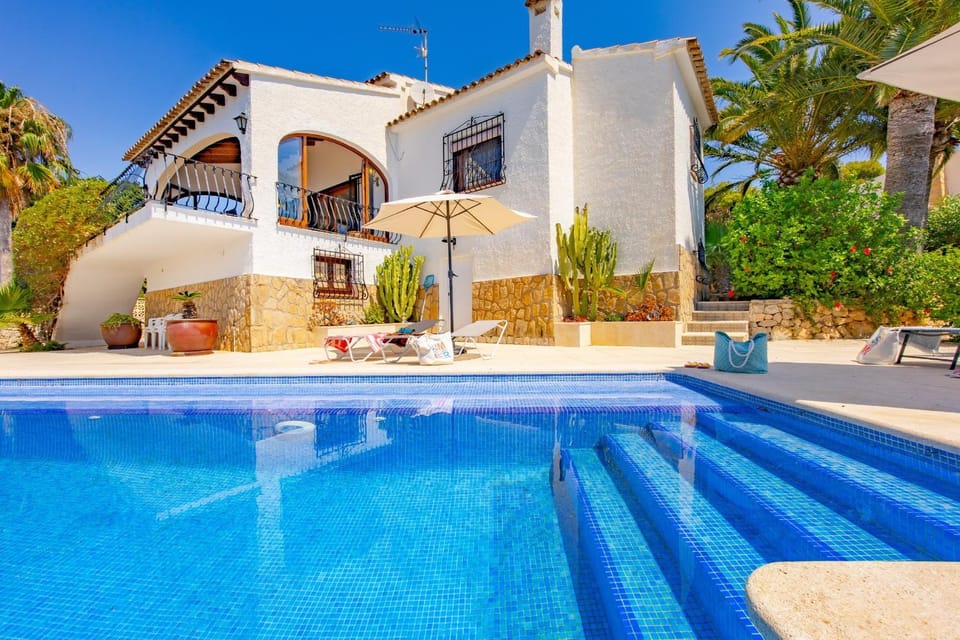 Property building, Facade/entrance, Off site