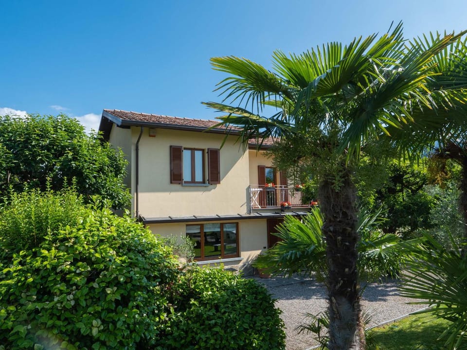 Property building, Day, Garden, Garden view